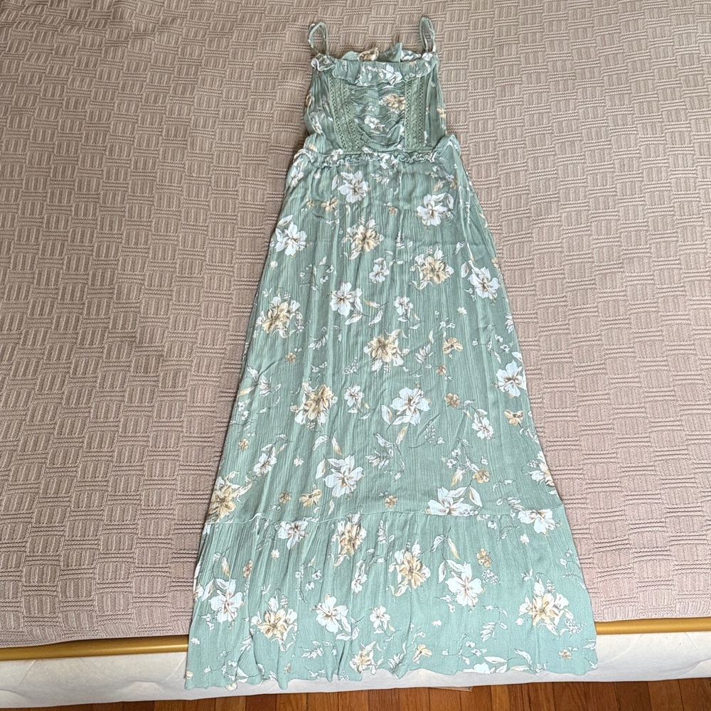 Promesa Sage Green Floral Maxi Dress with White and Yellow Flowers